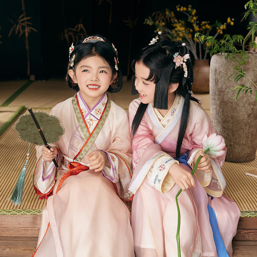 十三余童装薄款夏季女童战国跑