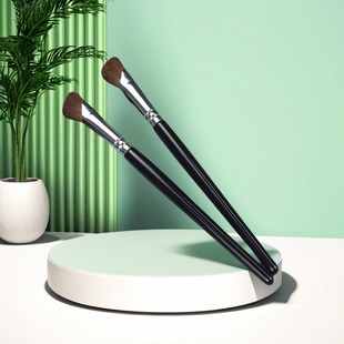 镰刀型鼻影刷小马毛斜头修容刷山根鼻翼动物毛化妆刷