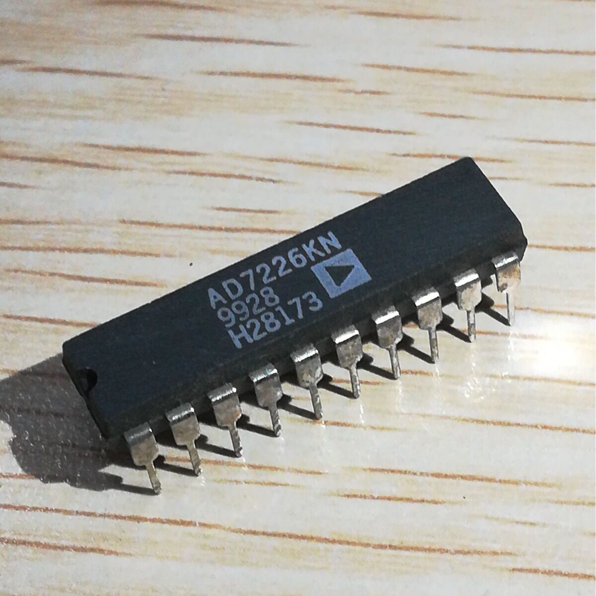 AD7226KN   集成电路IC芯片电子集成块DIP-20封装