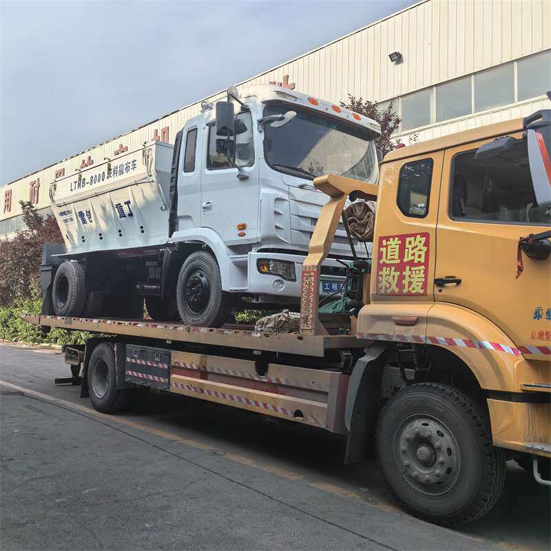 工程罐装灰撒布车 乡村修路用石灰水泥撒布机 封闭无扬尘
