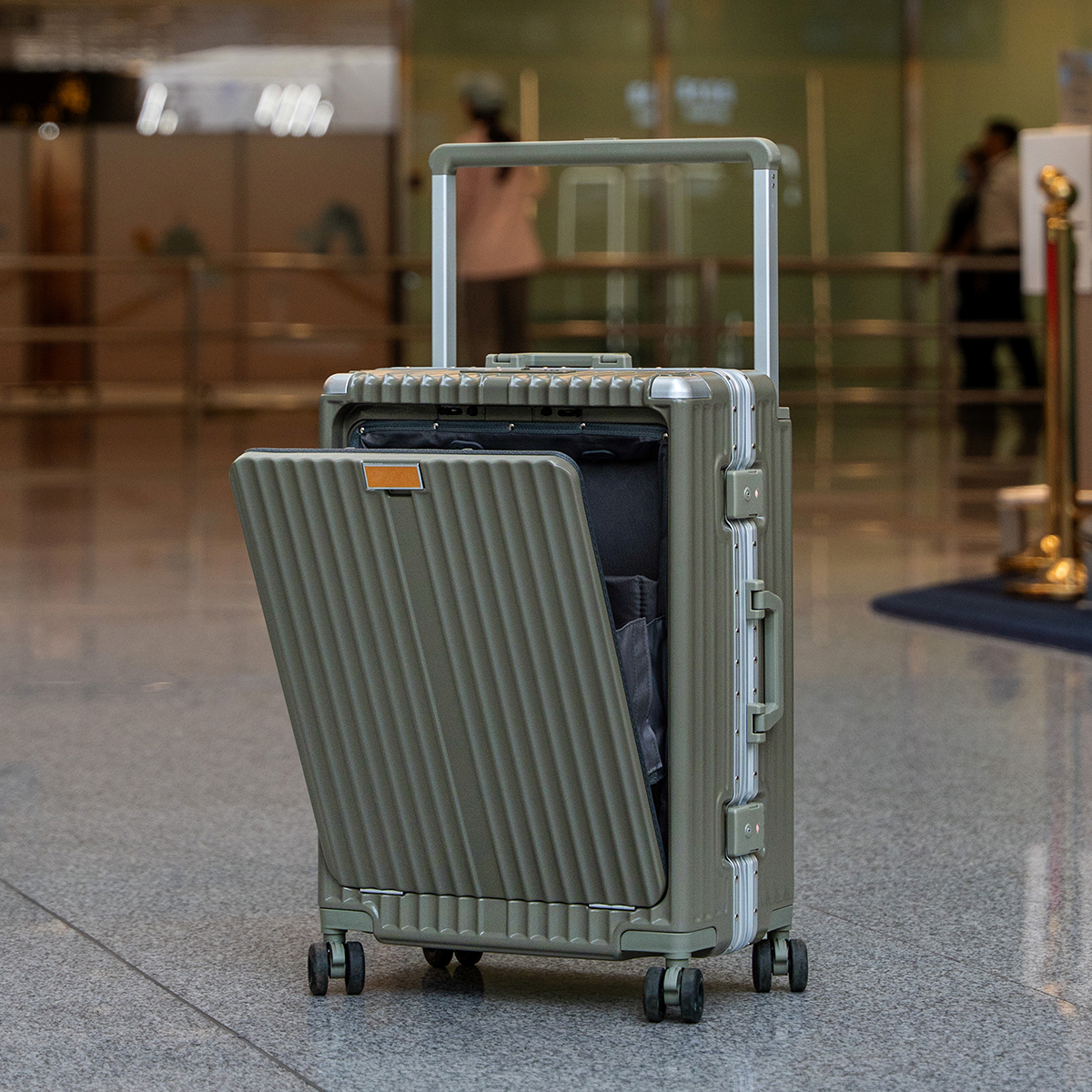 大容量前开口20寸可放16寸