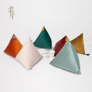 北欧ins风三角形可爱抱枕丝绒流苏靠垫沙发锥形儿童样板间靠枕