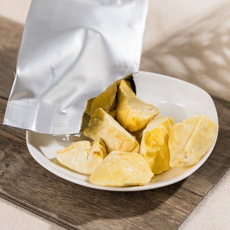 泰国进口金枕头冻干榴莲干原装水果干网红特产休闲零食一整箱批发
