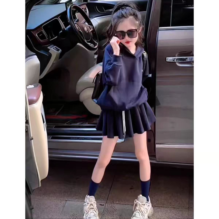 女童休闲套装2025新款轻奢高级感盐系蓝色连帽卫衣百褶裙两件套潮