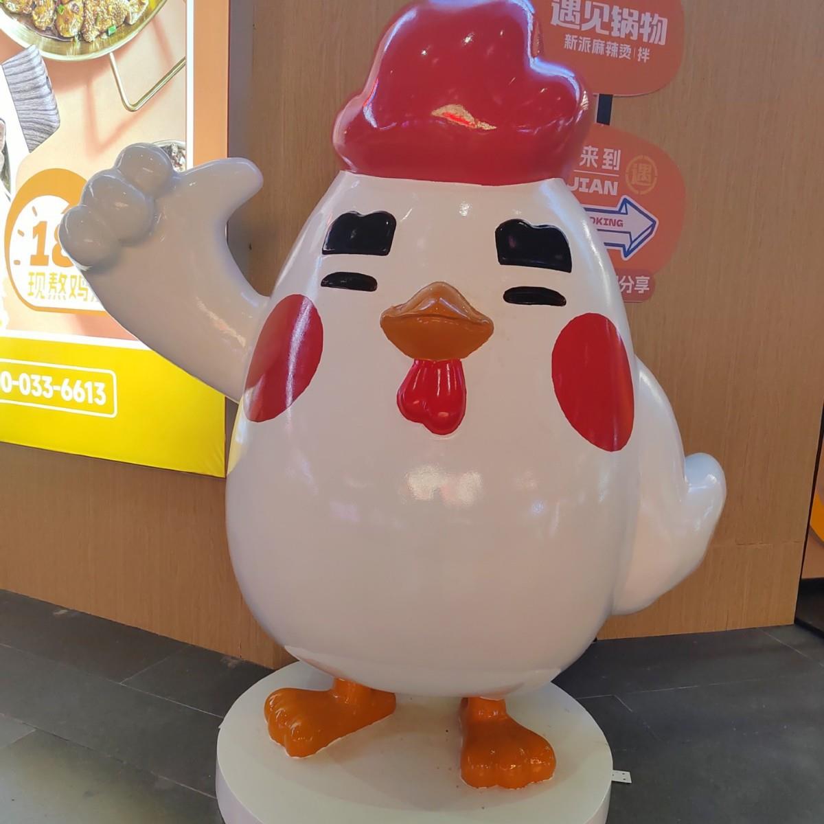 仿真卡通小鸡公仔雕塑餐厅迎宾园林商场落地摆件玻璃钢动物雕塑