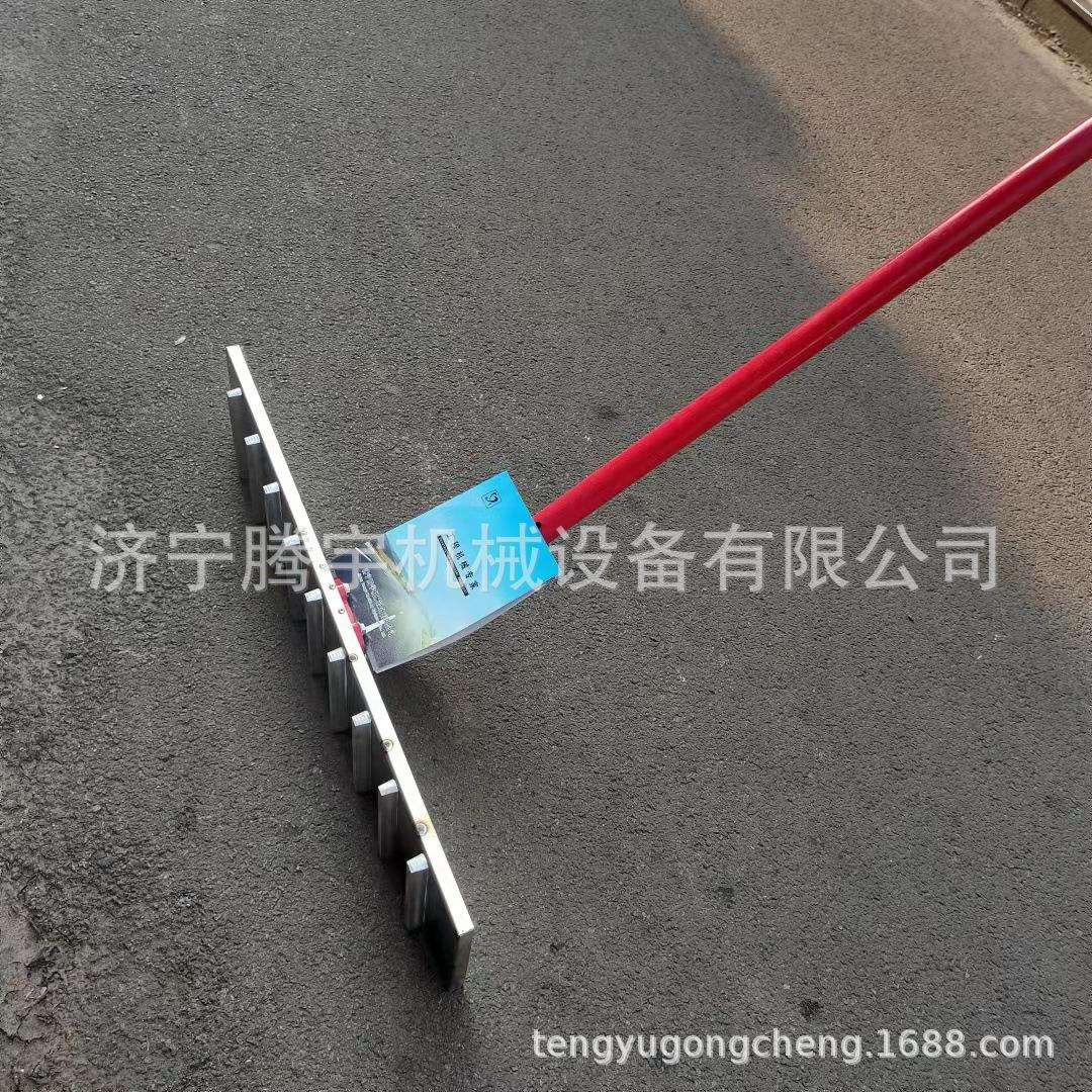 牛场拉纹大抹子牛场现浇地面拉槽机奶牛场路面刻遭机生产