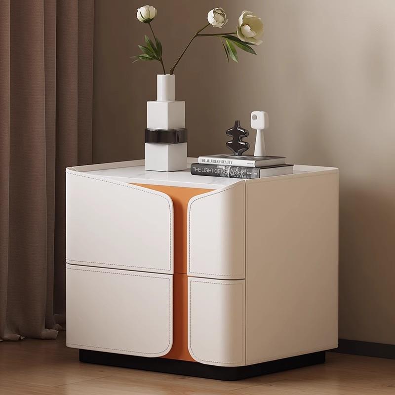 2025意式高级马鞍皮床头柜实木轻奢网红家用现代床边柜卧室储物柜