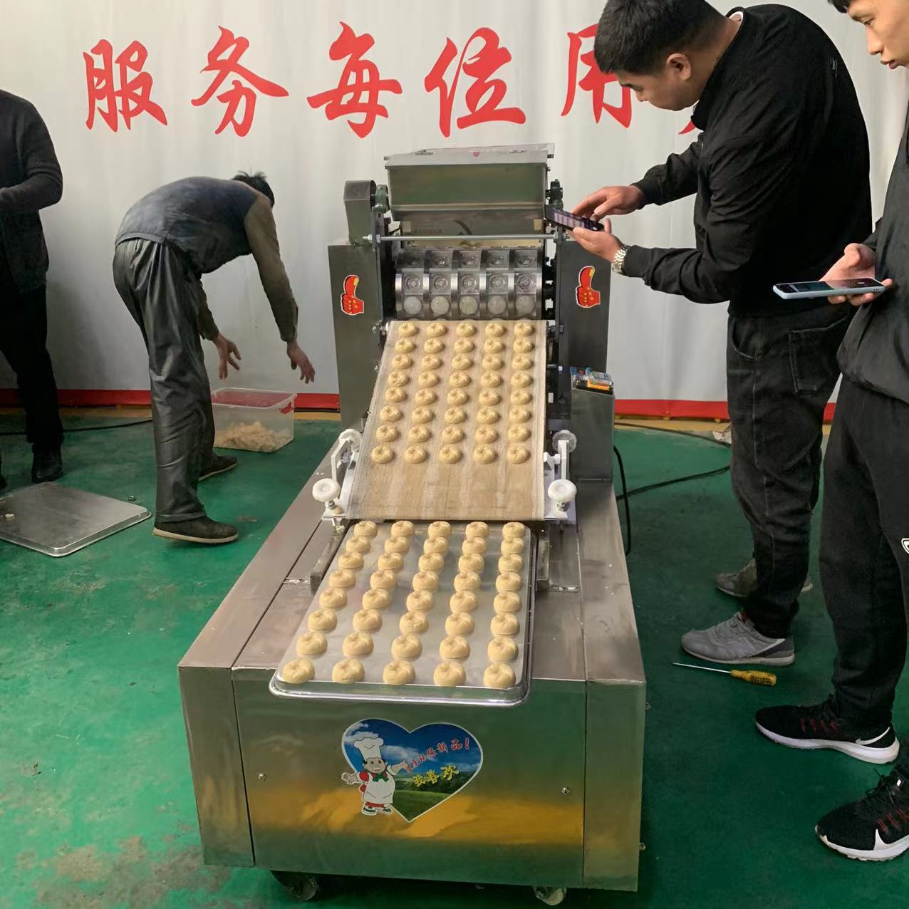 仓星恒全自动摆盘桃酥机