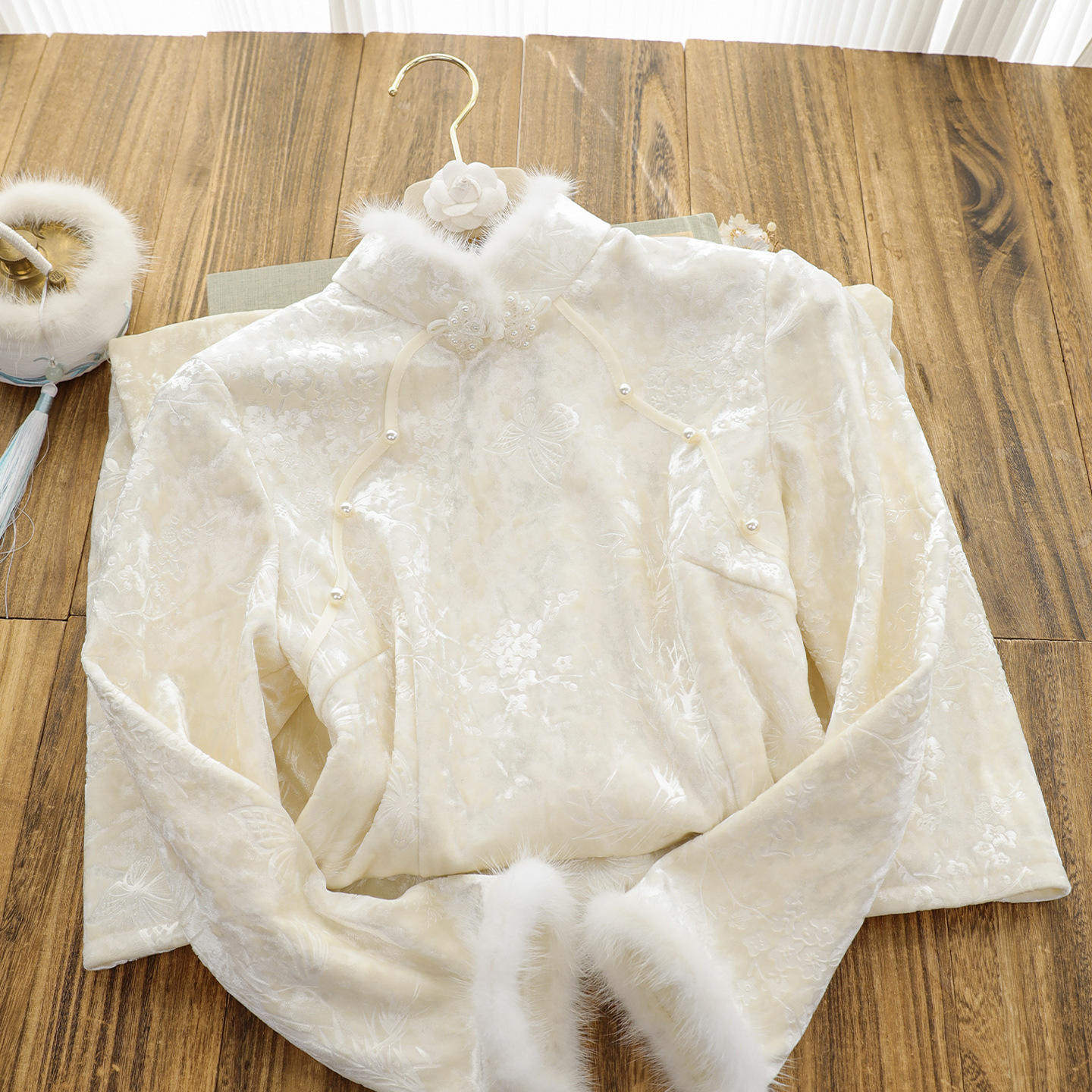 新款俏娘鱼米白优雅新中式保暖毛绒领旗袍女2025冬不开叉上班可穿,女装/女士精品,旗袍,淘宝优惠券,粉丝福利购,淘宝优惠卷