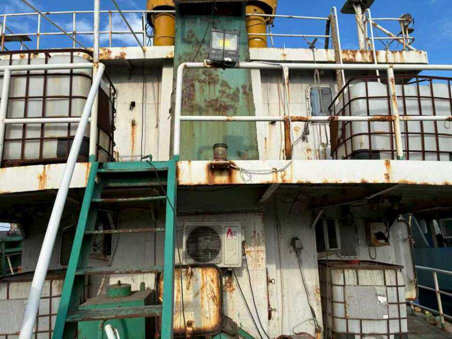 涉案罚没油船一艘--恒荣油6