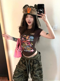 涂鸦设计y2k辣妹修身 美式 新款 圆领短款 显瘦正肩上衣 印花t恤女夏季