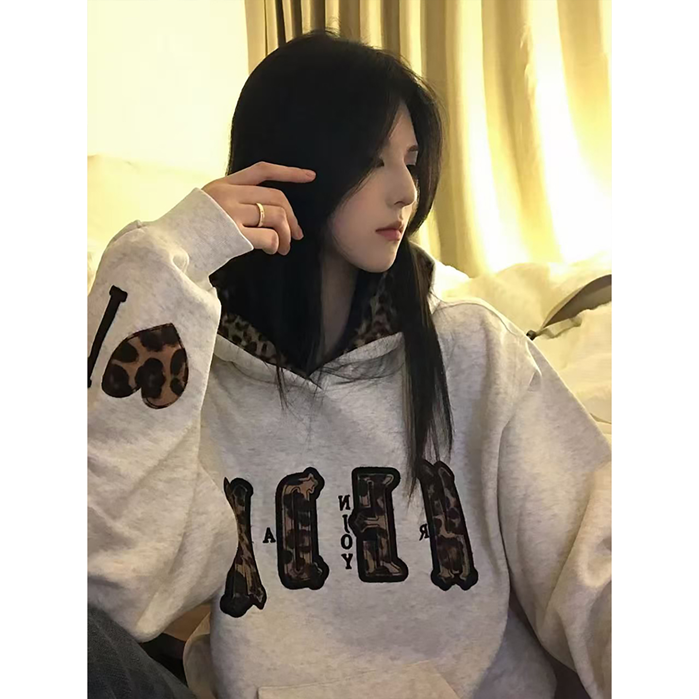 【送运费险】豹纹刺绣连帽卫衣女