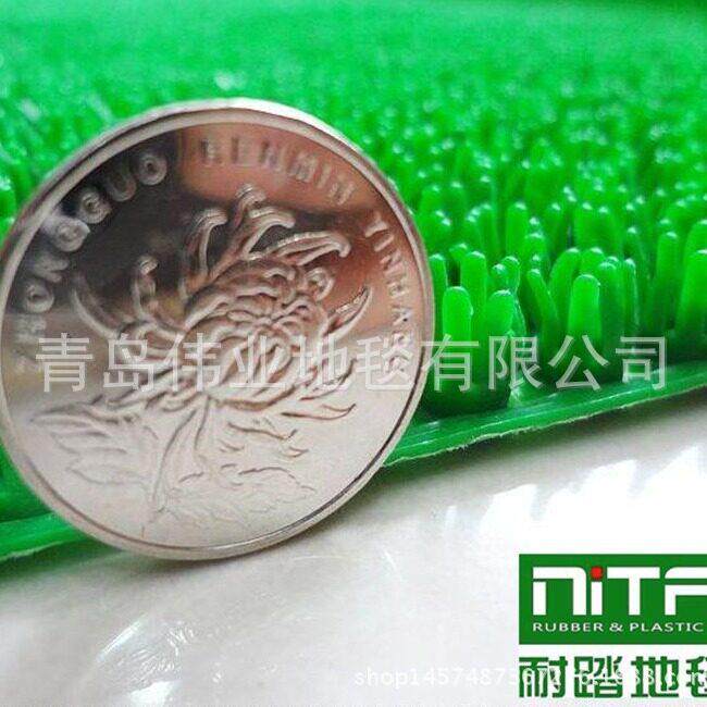 地毯草坪地垫热销 淘金草坪地垫厂家直销 胶州塑料仿真假草坪