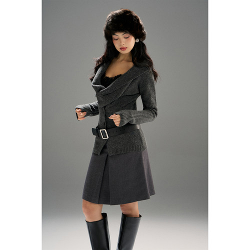 PynkiSwear 碳灰色大翻领交叉设计毛衣结构领围裹上衣修身开衫冬