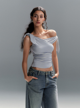 PynkiSwear 蓝色条纹不规则上衣肩部蝴蝶结系带修身褶皱斜裁T恤