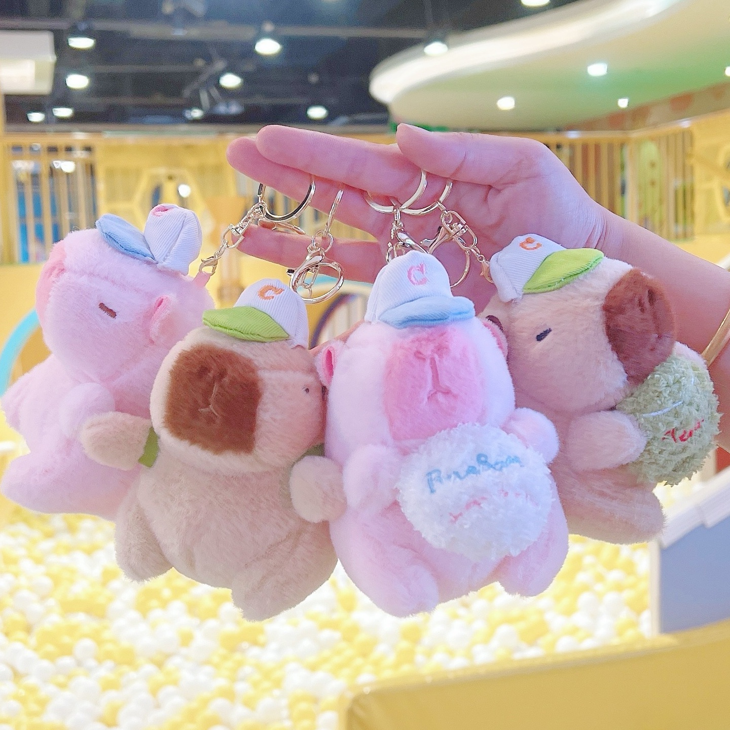 可爱卡皮巴拉挂件小水豚毛绒公仔钥匙扣情侣背包挂饰玩偶女生