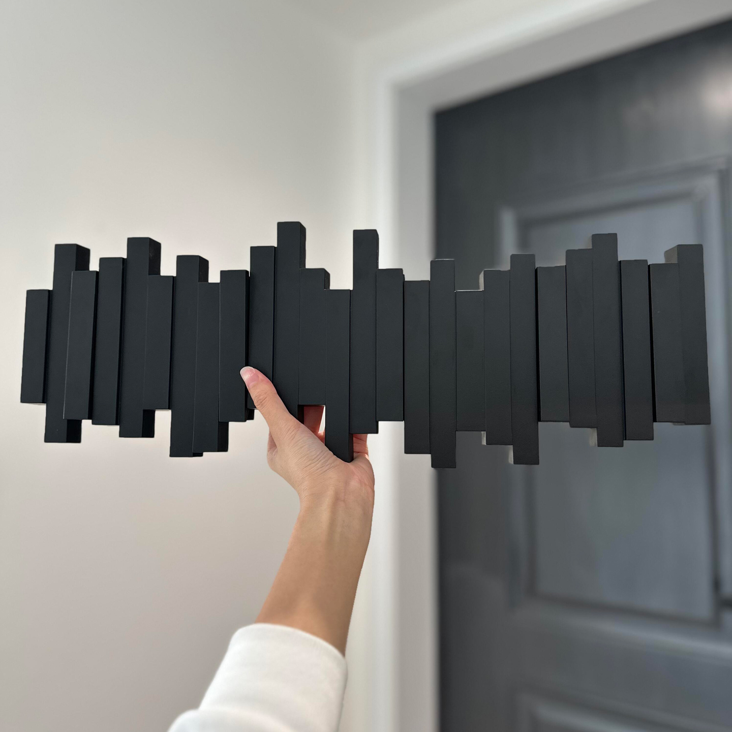 钢琴键挂衣架创意隐形挂钩入户玄关墙上壁挂门后免打孔衣帽收纳架