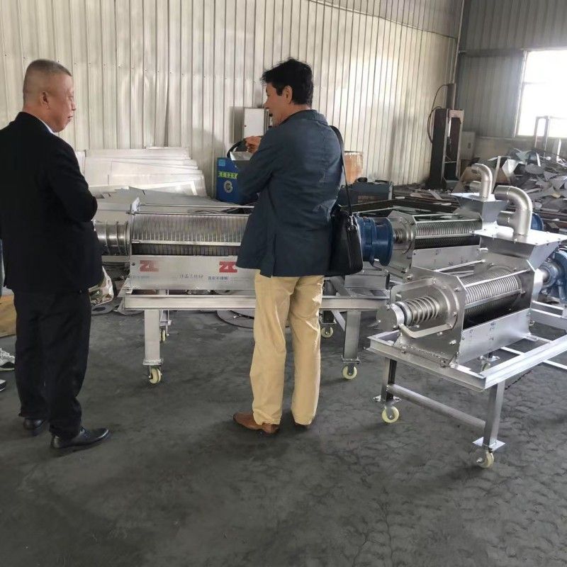 韩国欧巴订购固液分离机 养殖场粪便干湿分离机 中药渣压榨破碎机
