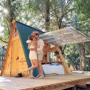 户外景区森林露营木屋定制三角民宿简易组装小木屋可移动花园房子