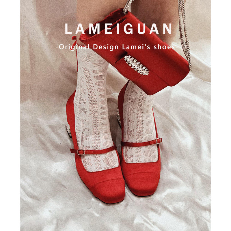 法式扣带水晶粗跟秀禾婚鞋新娘鞋女春2026新款红色圆头浅口高跟鞋