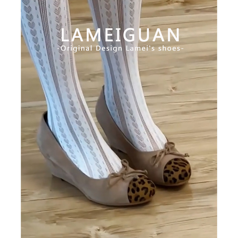 绝美豹纹小香风圆头高跟鞋女2026春季新款卡其色复古浅口坡跟单鞋