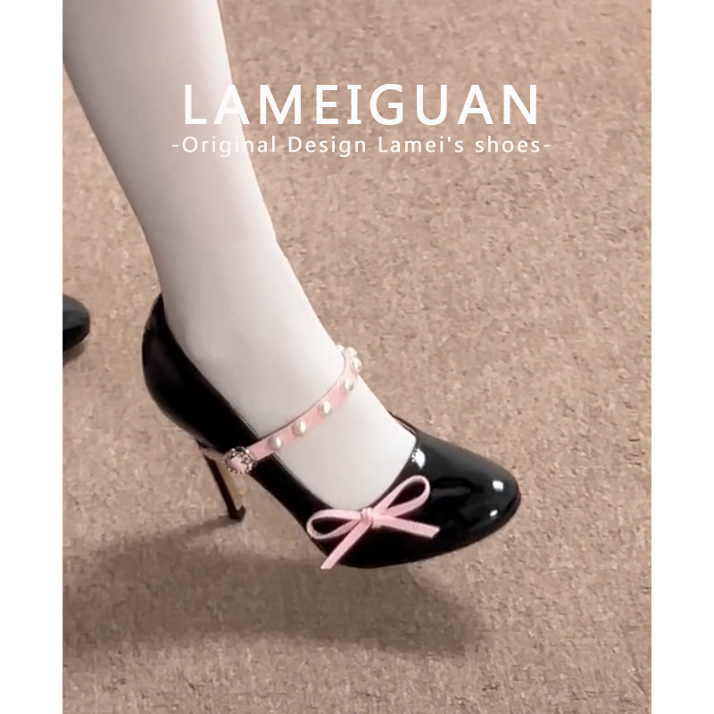 甜美蝴蝶结水钻扣带黑色圆头高跟鞋女春2026新款绝美浅口细跟单鞋