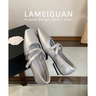 法式交叉扣带小方头粗跟玛丽珍鞋女2026春季新款白色绝美浅口单鞋