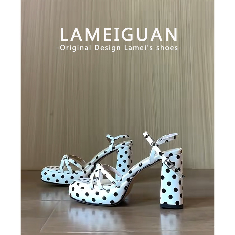 法式甜美波点露趾粗跟凉鞋女外穿2026新款白色扣带防水台高跟鞋