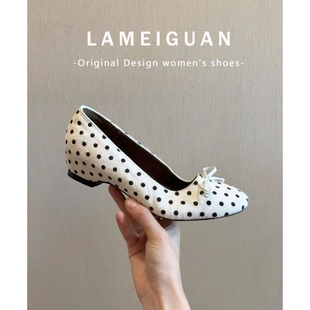 法式气质波点缎面尖头高跟鞋女春2026新款蝴蝶结白色浅口粗跟单鞋