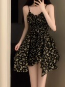 茶歇法式 收腰性感短裙小个子 纯欲不规则黑色碎花吊带连衣裙女秋季