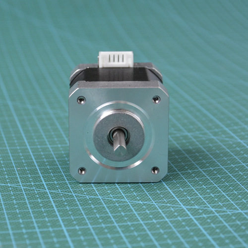 NEMA17马达42直线步进电机机身40mm 轴规格TR8*4 丝杠长300/350