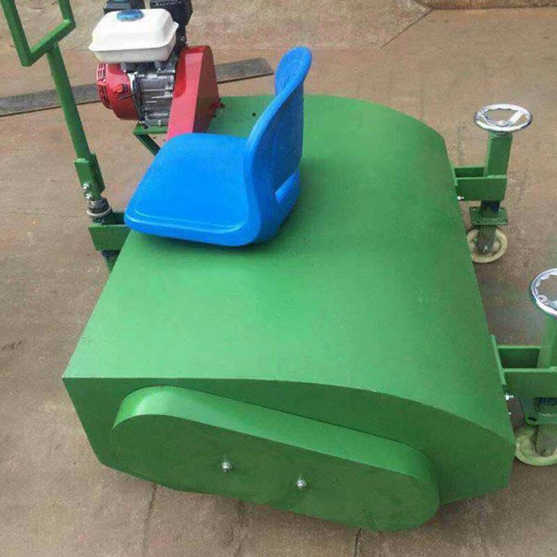 大型操场草坪刷草机 人造草坪梳草机 座驾式草坪梳理机充砂疏草