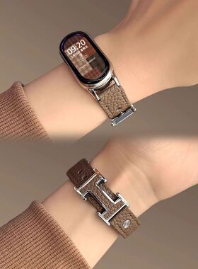 适用小米手环9表带ins新款H扣荔枝纹皮钉扣腕带小米8/7/6/5nfc秋冬女9Pro真皮红米watch4表带Redmi手环3表带