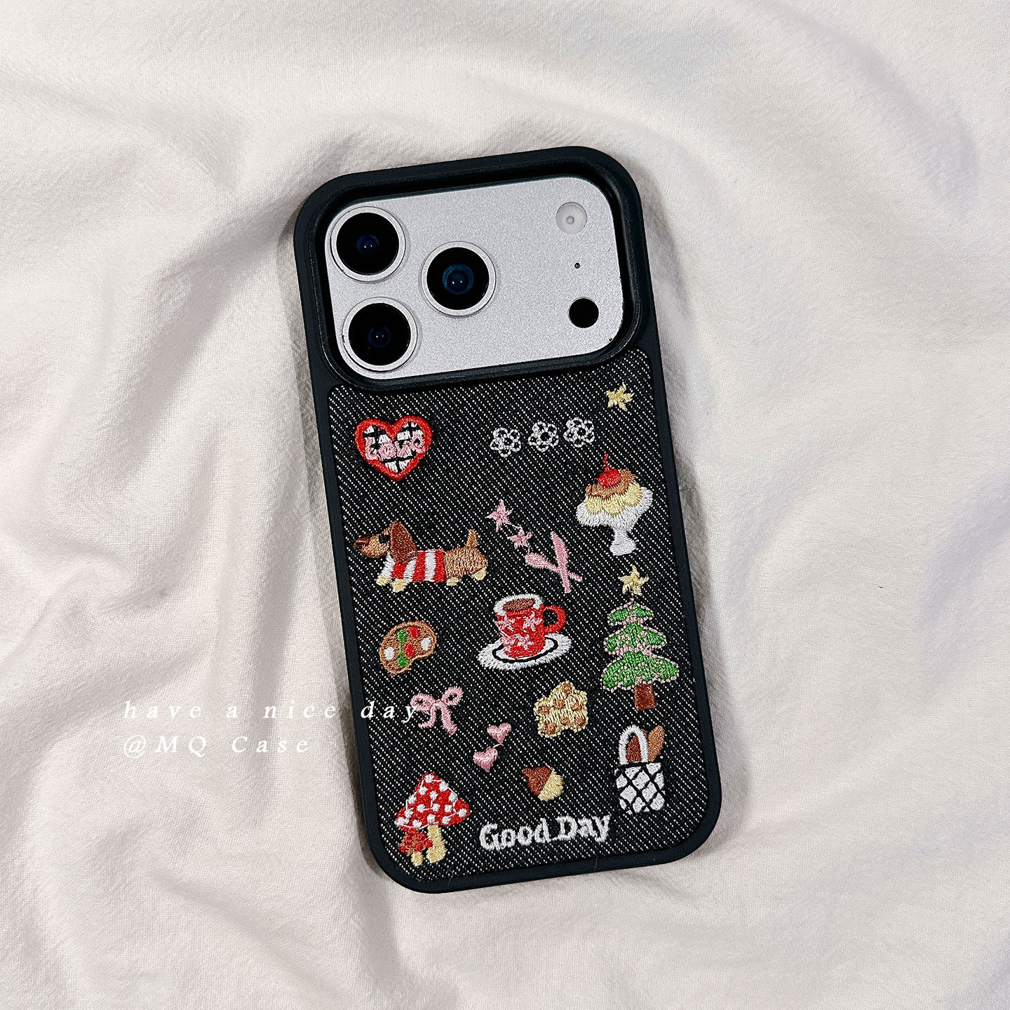 秋冬牛仔布刺绣卡通适用苹果17手机壳iPhone17Promax新款16高级感15保护套13硅胶14防摔全包创意女款黑边软壳