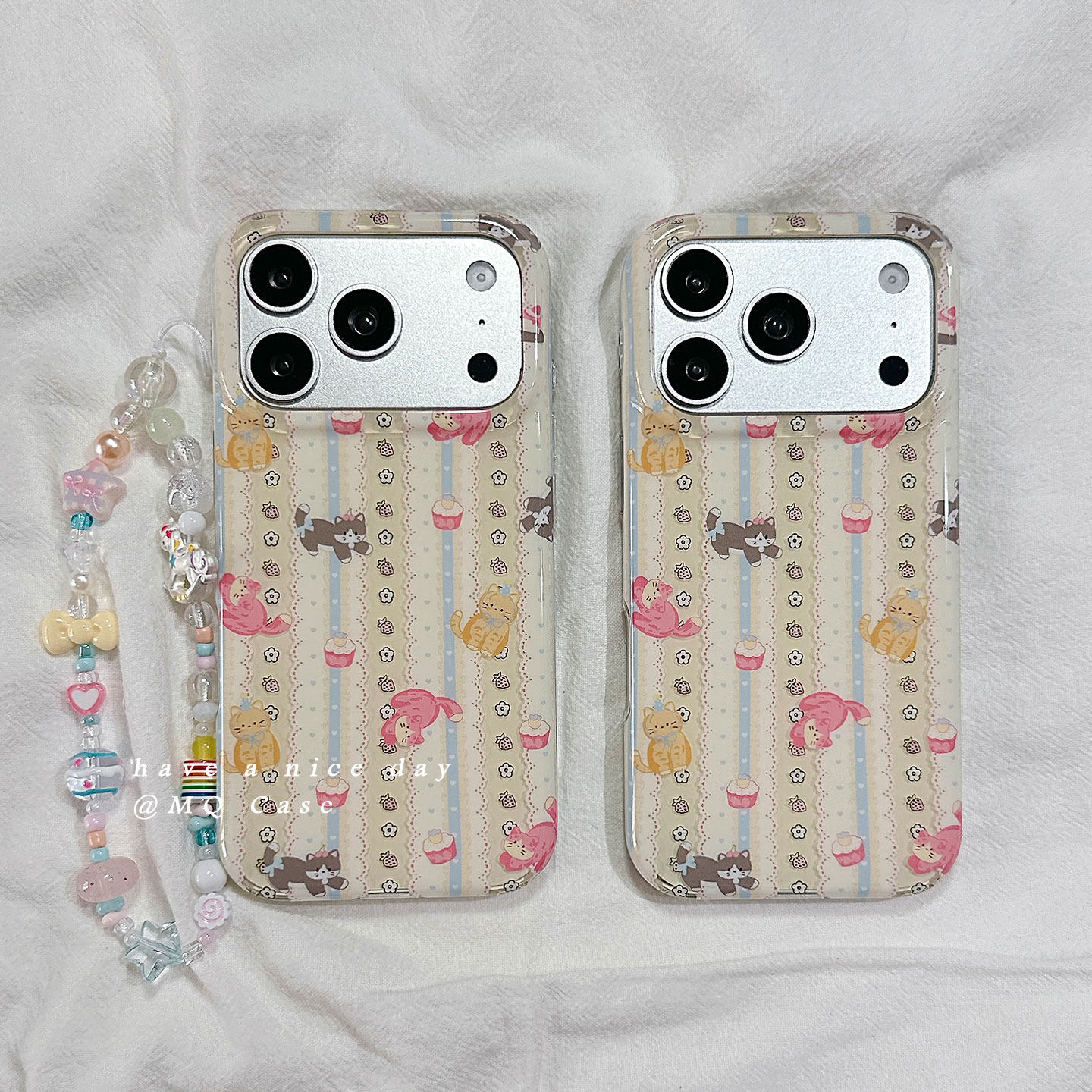 适用于iPhone可爱猫咪链条手机壳