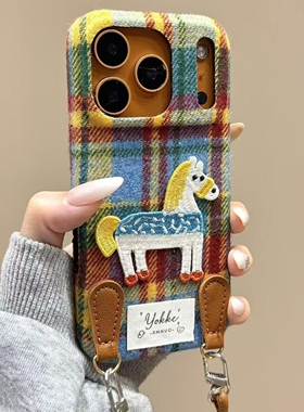秋冬复古格纹纽扣绒布刺绣小马适用iPhone17promax手机壳15新款17pro13创意全包防摔16pro超好看17保护套