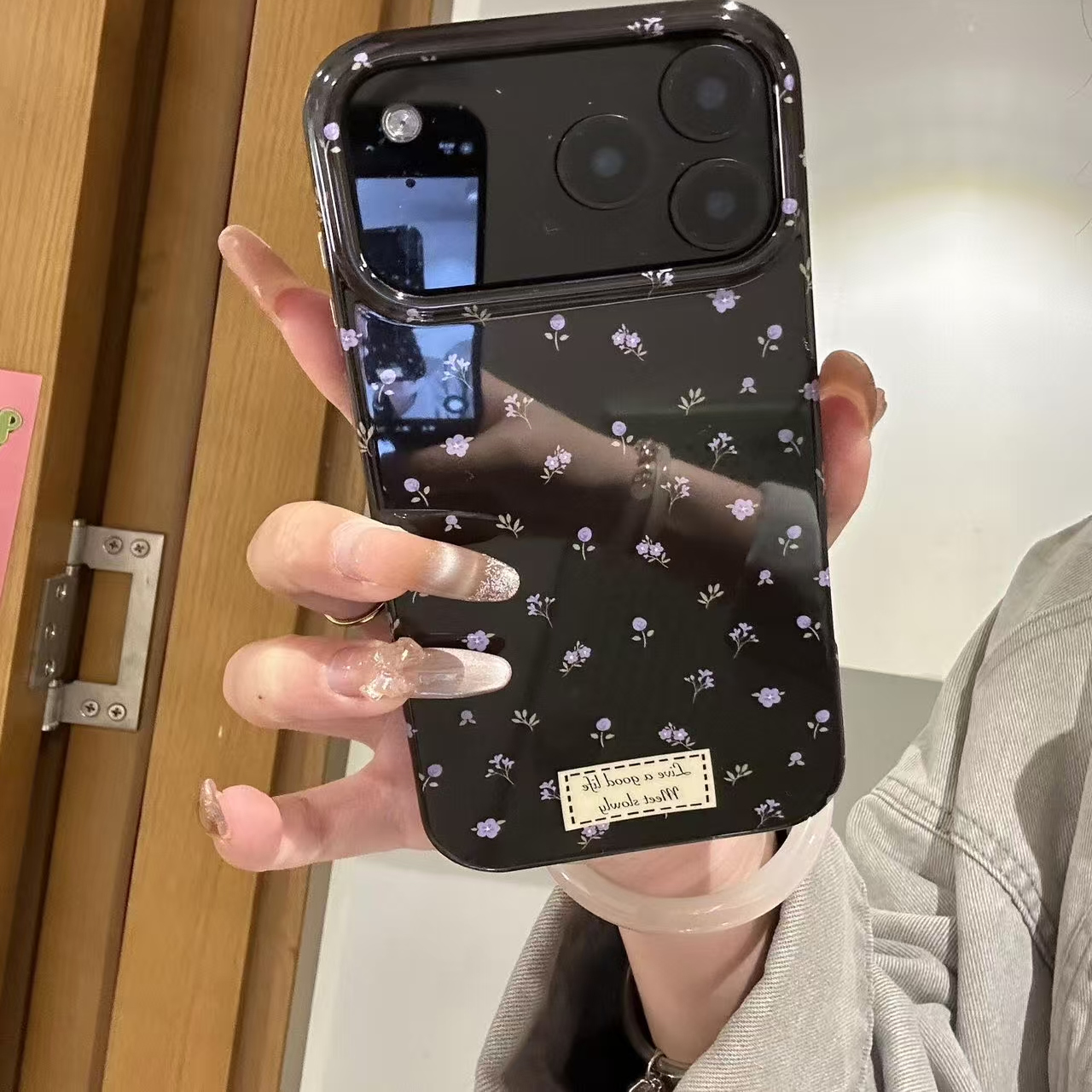 大孔黑色和粉色碎花ins适用iPhone17promax手机壳15新款17pro网红女款13创意全包防摔16pro超好看17保护套