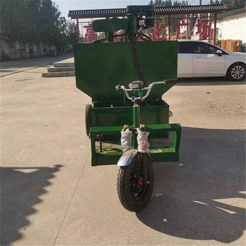 养猪场自动喂料车养殖上料车3立方青储饲牛场羊场双向电动撒料车