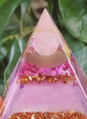 跨境爆款水晶碎石金字塔摆件家居树脂滴胶手工艺品办公室装饰