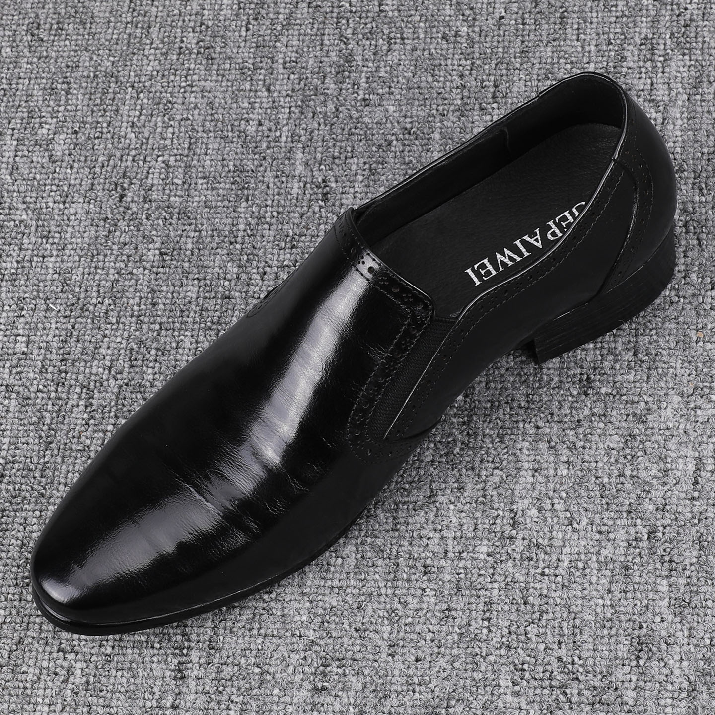 广州高端纯皮男鞋2025新款布洛克小雕花男士尖头商务正装休闲皮鞋