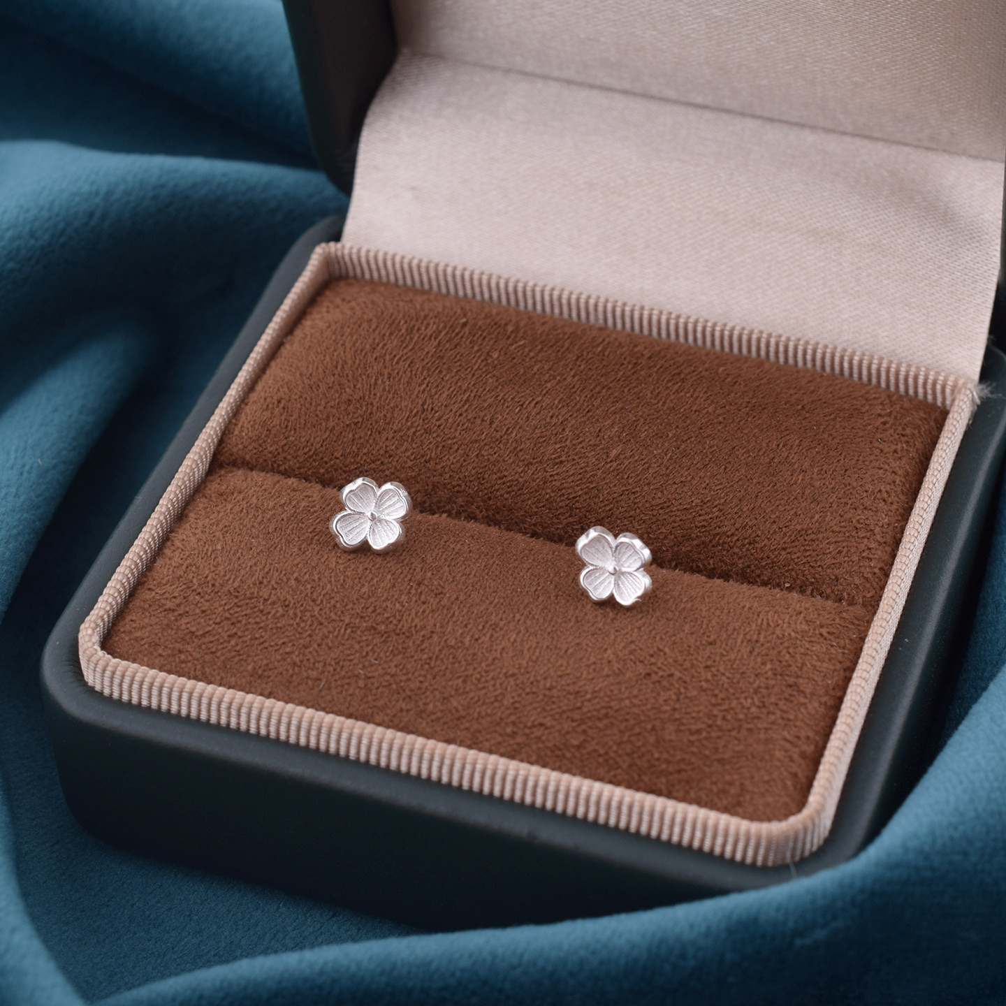 S999纯银四叶草花朵耳钉女弯钩新款2025爆款高级感养耳洞足银耳饰,饰品/流行首饰/时尚饰品新,耳钉,淘宝优惠券,粉丝福利购,淘宝优惠卷