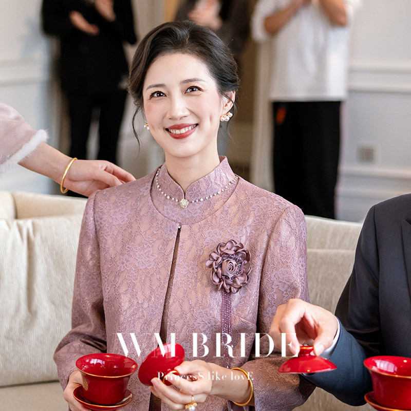 高端妈妈婚宴礼服年轻高贵婚礼连衣裙粉色两件套喜婆婆装新中式女