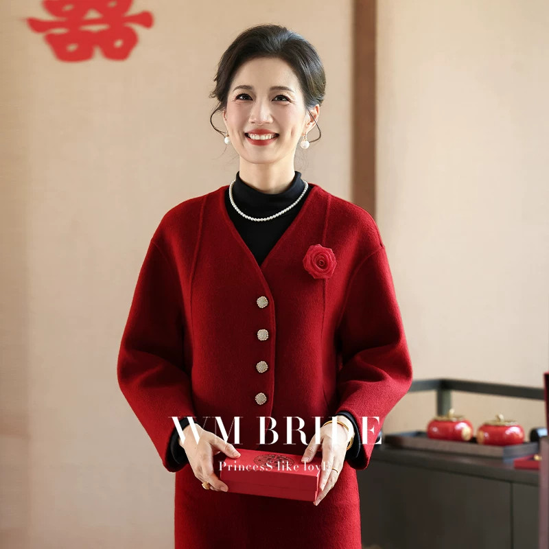 高贵年轻妈妈婚宴大衣女轻奢高端喜婆婆礼服2026小香风毛呢外套冬