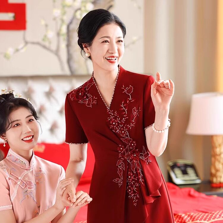 红色裙子结婚妈妈礼服平时可穿喜婆婆婚宴装大码高级感连衣裙夏季