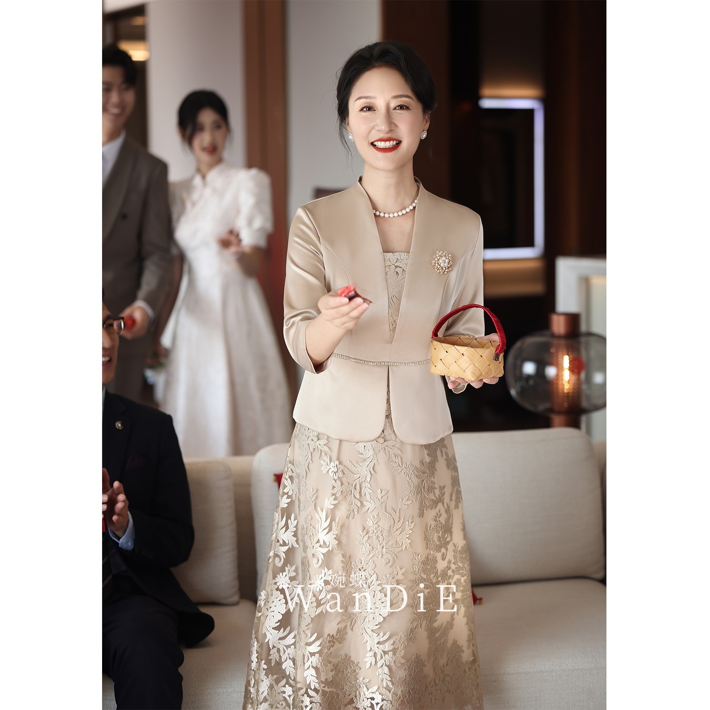 香槟色喜婆婆参加婚礼旗袍平时可穿洋气2026高贵气质妈妈婚宴礼服