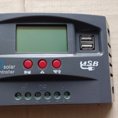 太阳能MPPT充电控制器12V24V双与