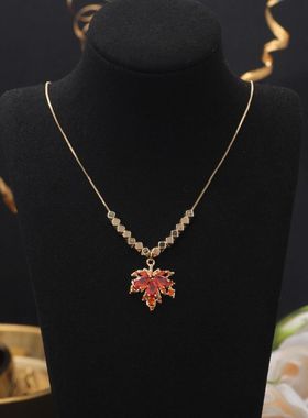 巴黎•设计师高版本不掉色18k金电镀 轻奢气质枫叶项链耳钉套装女