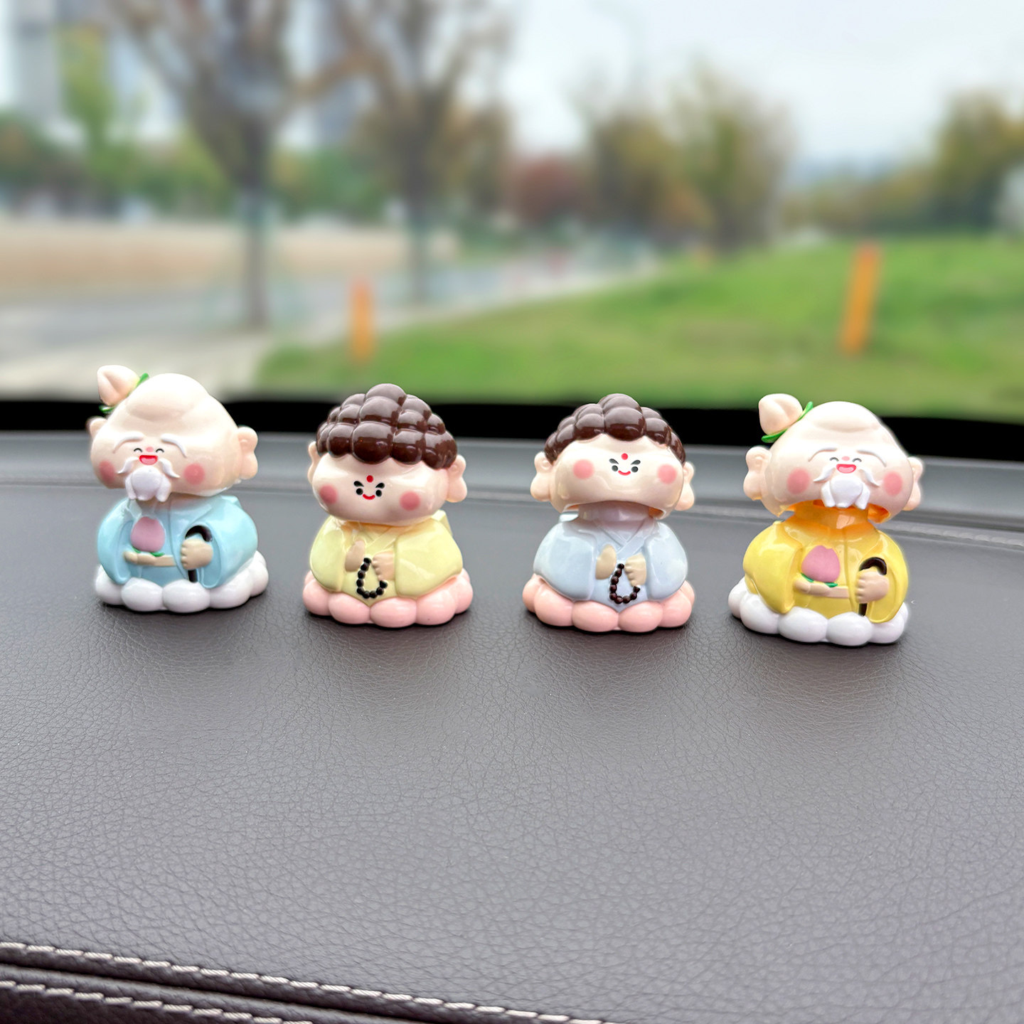 汽车内饰品车载摆件创意可爱太阳能国潮Q版佛祖神仙车中控台装饰