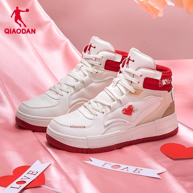 中国乔丹板鞋女鞋2025年新款高帮鞋子七夕情侣运动鞋秀禾婚鞋男女