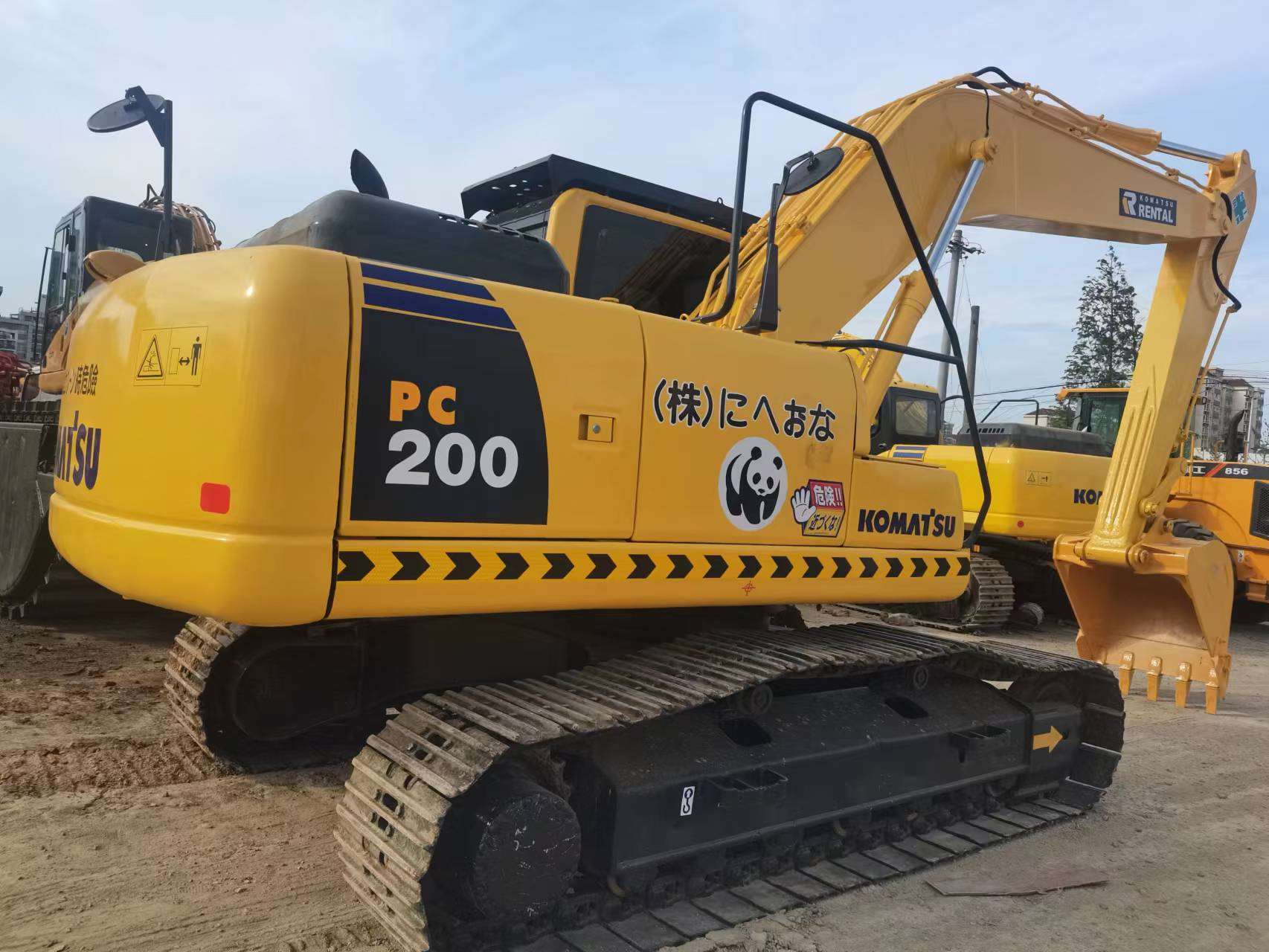 小松200一8挖掘机